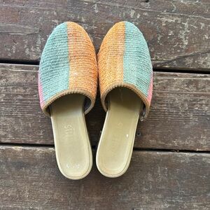 Multicolor woven mules! Great for summer